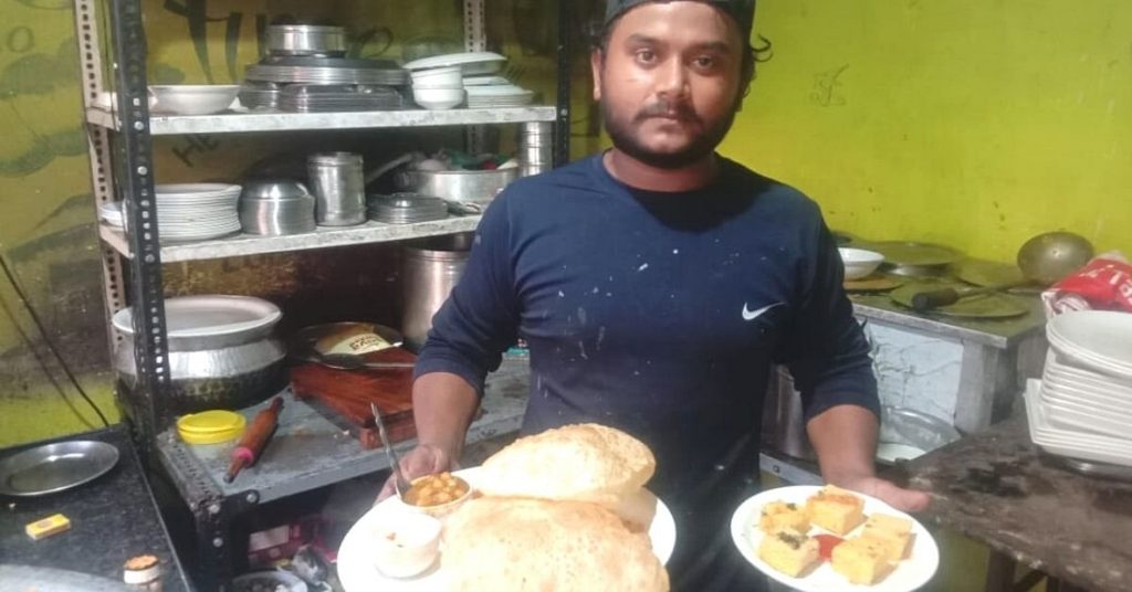 Shivam Soni Left Home with Rs 500, Slept on Streets; He Now Offers Meals at Rs. 10 to the Needy